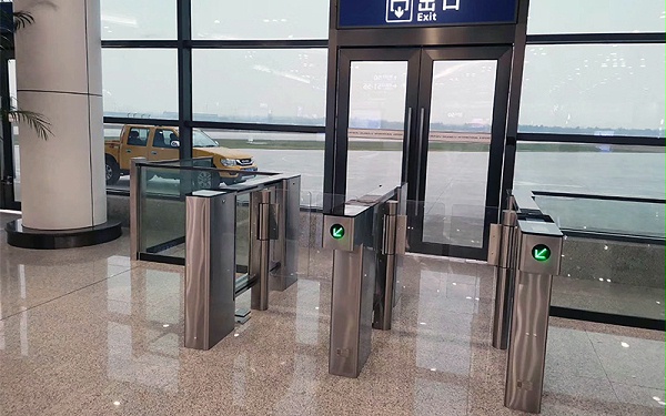 速通門保養(yǎng)工作時(shí)的正確與錯(cuò)誤做法對(duì)比