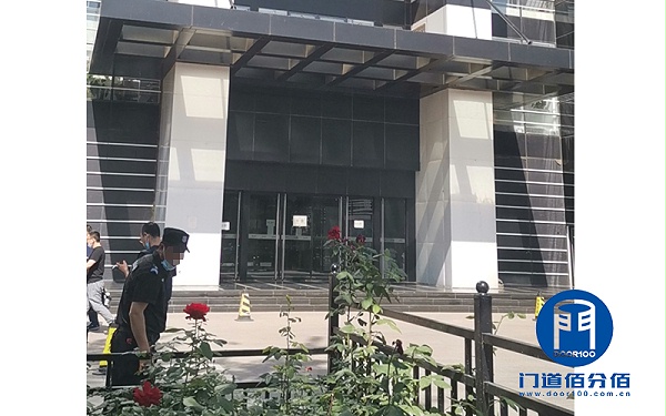 大廈各大門四樘凱必盛旋轉(zhuǎn)門保養(yǎng)檢測(cè)維護(hù)實(shí)錄