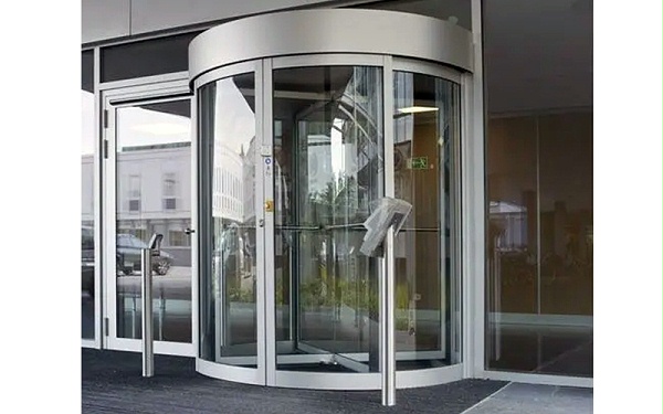 深入了解四翼旋轉(zhuǎn)門(mén)：組成、功能、維修和保養(yǎng)