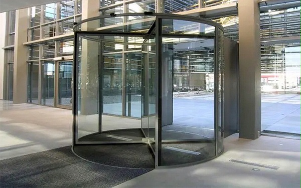 深入了解四翼旋轉(zhuǎn)門(mén)：組成、功能、維修和保養(yǎng)