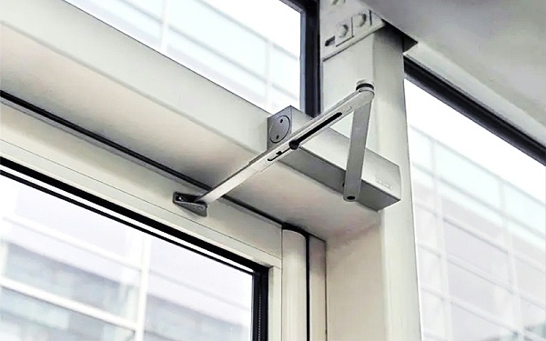 從零開(kāi)始：電動(dòng)閉門(mén)器安裝全攻略