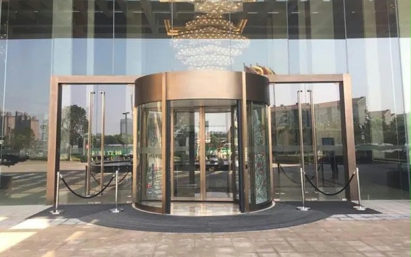 電動旋轉門安全通過正確使用注意事項