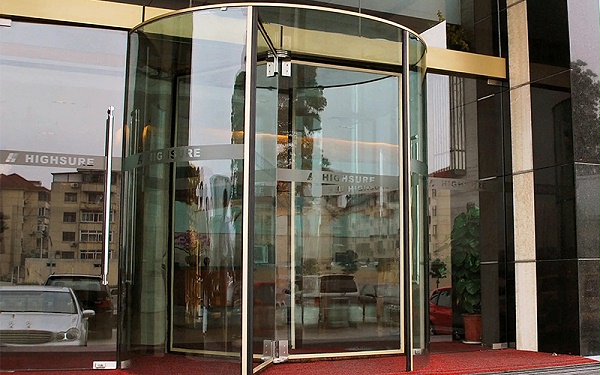 電動旋轉門安全通過正確使用注意事項