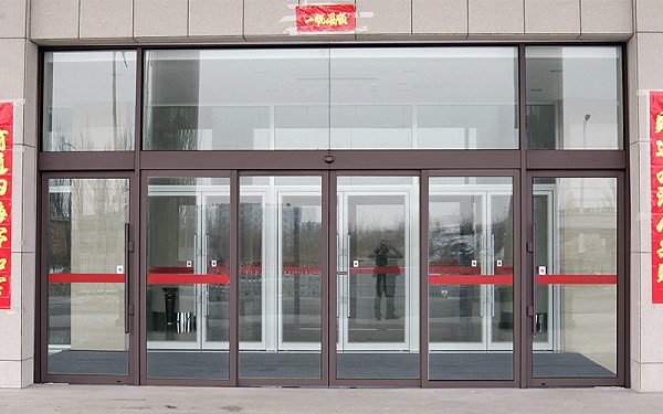 輕松掌握電動玻璃門維修保養(yǎng)技巧，有效延長使用壽命