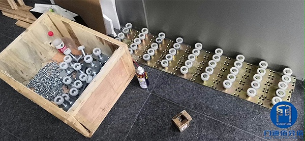 浙江省國際會(huì)議中心展覽館智匯門道平衡門上導(dǎo)輪維修更換服務(wù)