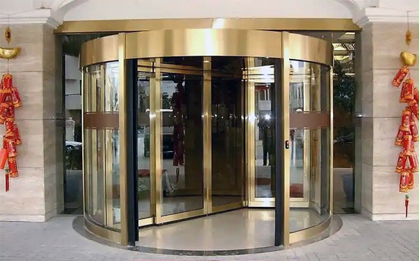 使用差異：手動與自動旋轉(zhuǎn)門大不同