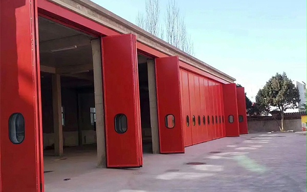 電動(dòng)工業(yè)門保養(yǎng)注意事項(xiàng)與維護(hù)周期