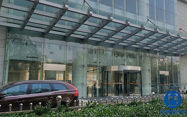 石油化工集團下屬大廈自動旋轉(zhuǎn)門清潔維護服務(wù)