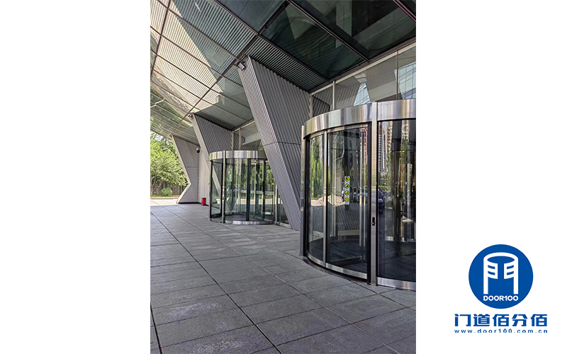 國(guó)電集團(tuán)辦公大廈寶盾旋轉(zhuǎn)門保養(yǎng)案例