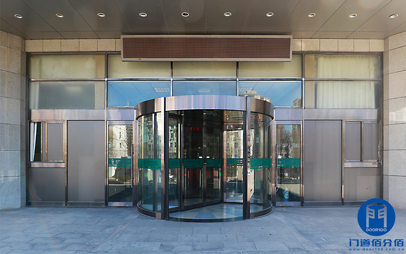 首都師范大學(xué)旋轉(zhuǎn)門保養(yǎng)清潔美化維修服務(wù)案例