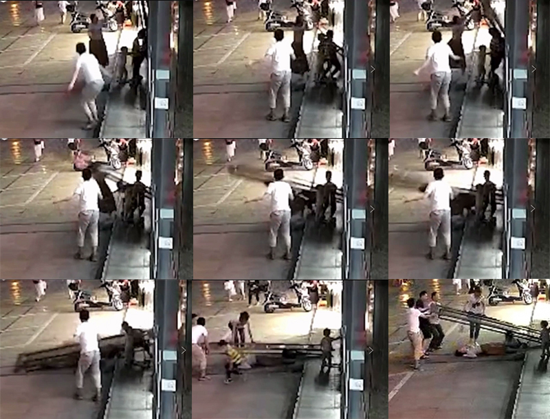 四川女子救小孩被玻璃地彈門砸傷監(jiān)控