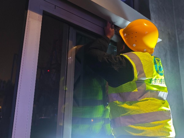 北京影城自動(dòng)門(mén)門(mén)體異響