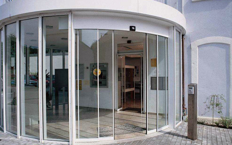 自動弧形門打不開關(guān)不上如何維修？