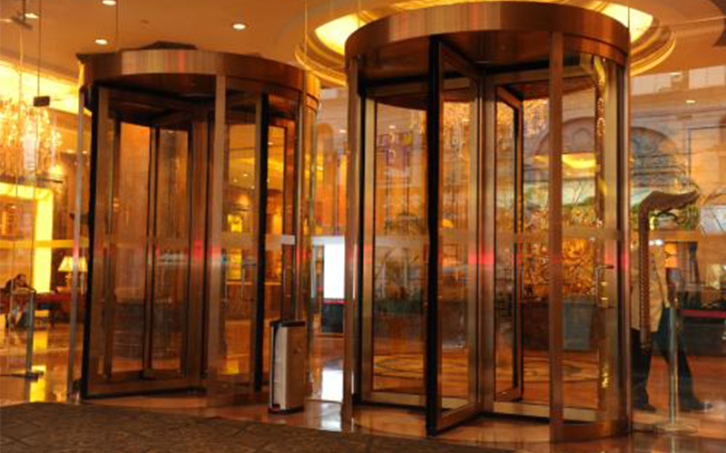 兩組四翼自動(dòng)旋轉(zhuǎn)門(mén)