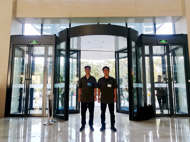 自動(dòng)門維修團(tuán)隊(duì)風(fēng)采展示（四）