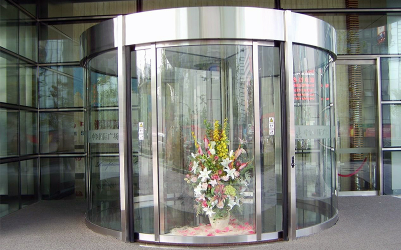 門道帶你了解旋轉(zhuǎn)門，電動旋轉(zhuǎn)門控制系統(tǒng)揭秘