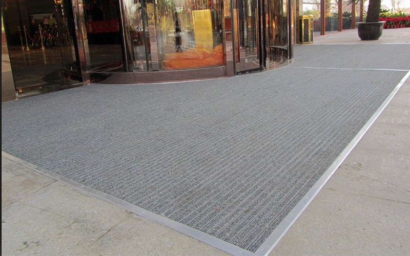 旋轉(zhuǎn)門地墊如何鋪設(shè)？這里有答案！