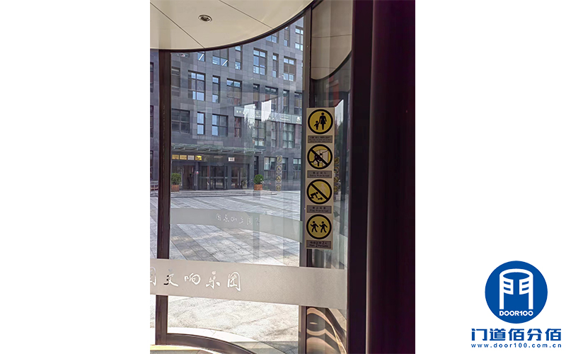 守護(hù)入口之美：三翼旋轉(zhuǎn)門維護(hù)之旅