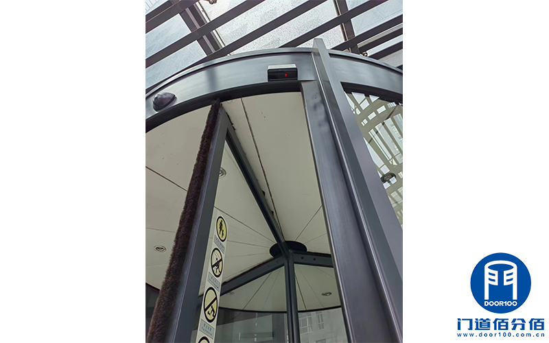 守護(hù)入口之美：三翼旋轉(zhuǎn)門維護(hù)之旅