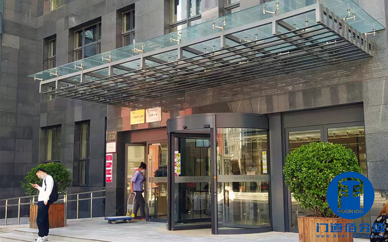 文化館寶盾自動(dòng)三翼旋轉(zhuǎn)門(mén)巡檢