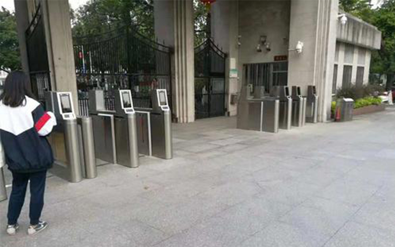 校園人臉識別閘機