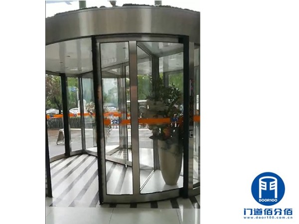 <i style='color:red'>中石化</i>下屬企業(yè)石化工程兩翼旋轉(zhuǎn)門保養(yǎng)服務(wù)案例