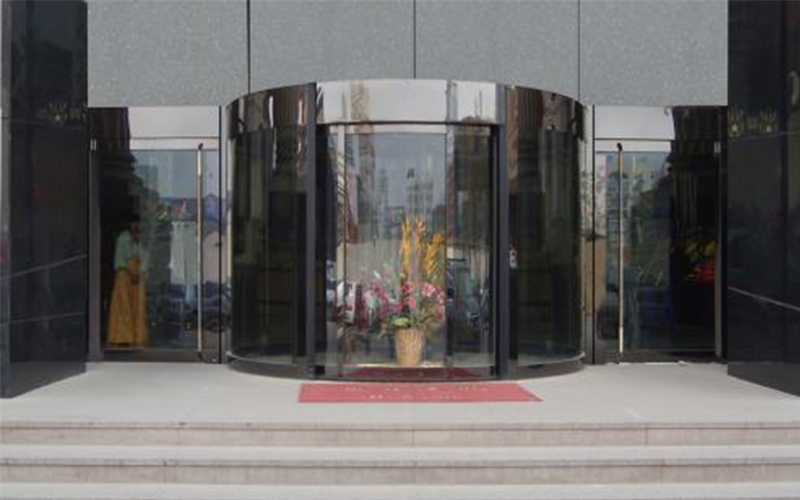 手電動(dòng)旋轉(zhuǎn)門安裝之旋轉(zhuǎn)門使用門區(qū)基本環(huán)境要求