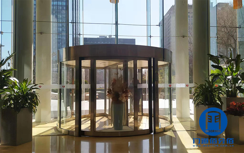 中國婦女活動中心旋轉門保養(yǎng)過程實錄