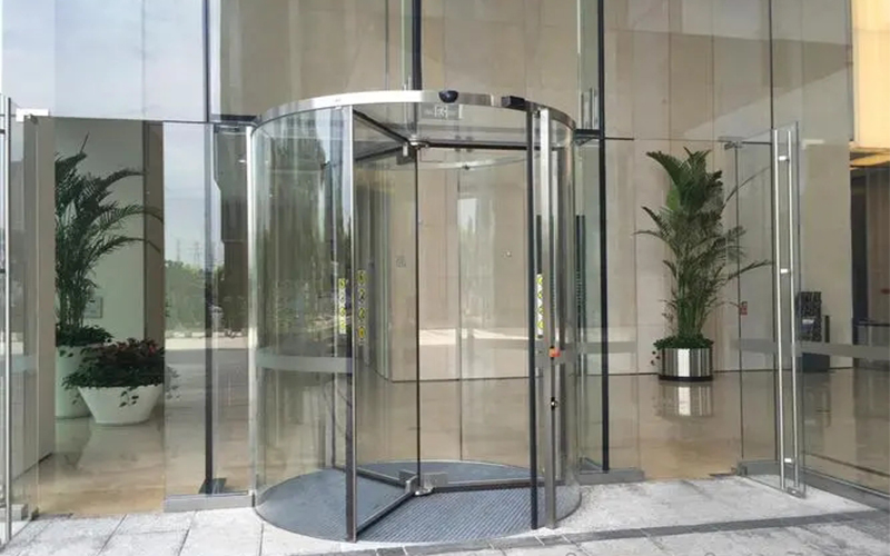 正確的旋轉門鋼化玻璃安裝保養(yǎng)方法，你應了解