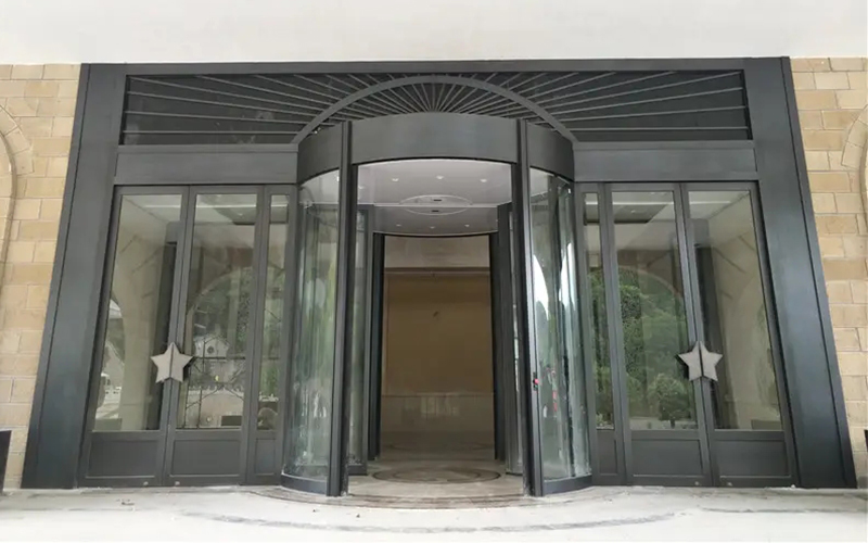 旋轉(zhuǎn)門外飾工藝中的氟碳噴涂介紹