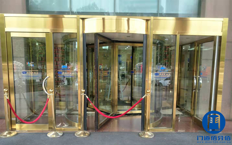 山東聊城某酒店自動三翼旋轉(zhuǎn)門維修