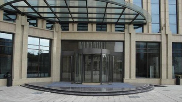 怎樣修理酒店旋轉(zhuǎn)門