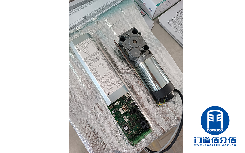 項目介紹丨上海交銀寶盾兩翼與三翼旋轉(zhuǎn)門維修