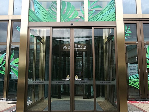 北京旋轉(zhuǎn)門維修城鄉(xiāng)世紀(jì)廣場自動旋轉(zhuǎn)門平移門維修服務(wù)案例