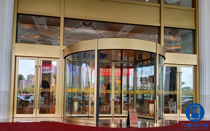 常州某酒店自動(dòng)兩翼旋轉(zhuǎn)門足部安全升級(jí)服務(wù)