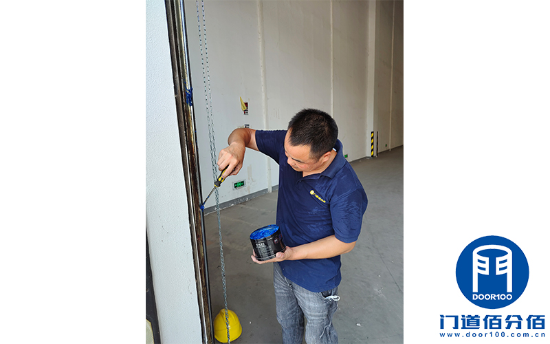 服務(wù)案例丨江蘇移動(dòng)倉庫園區(qū)提升門控制故障維修