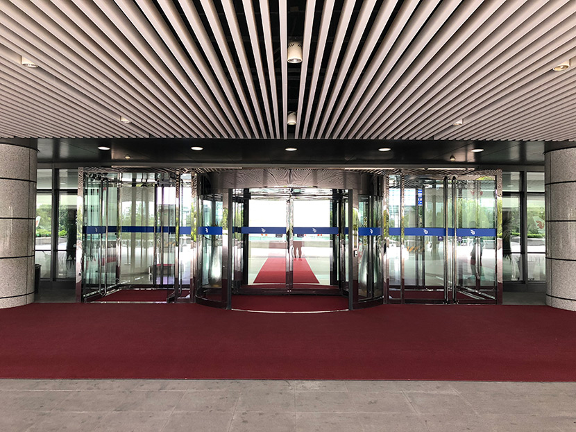 北京國(guó)航總部大樓自動(dòng)旋轉(zhuǎn)門(mén)維修服務(wù)案例