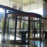 北京金臺(tái)飯店大成路分店兩翼旋轉(zhuǎn)門(mén)保養(yǎng)