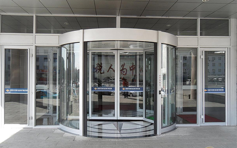 兩翼自動(dòng)旋轉(zhuǎn)門有幾種運(yùn)行模式？冬季應(yīng)該使用那種模式？