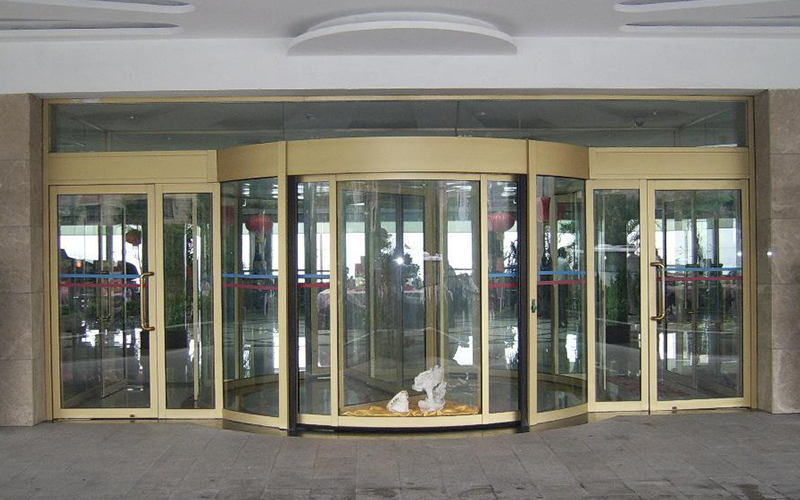 兩翼自動(dòng)旋轉(zhuǎn)門有幾種運(yùn)行模式？冬季應(yīng)該使用那種模式？