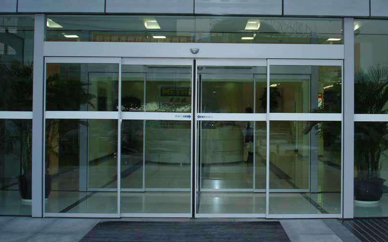 防疫丨進(jìn)出口無(wú)接觸自動(dòng)門(mén)，減少疫情傳播的利器