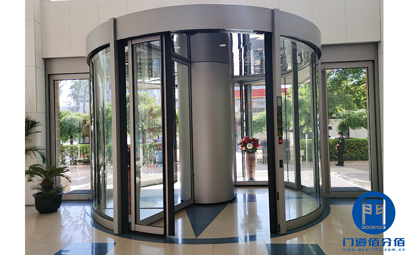 中國建材集團(tuán)旗下大廈兩翼自動(dòng)環(huán)柱旋轉(zhuǎn)門工程案例