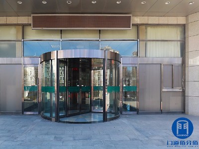 帶娃玩迷宮，旋轉(zhuǎn)門發(fā)明創(chuàng)意的源泉