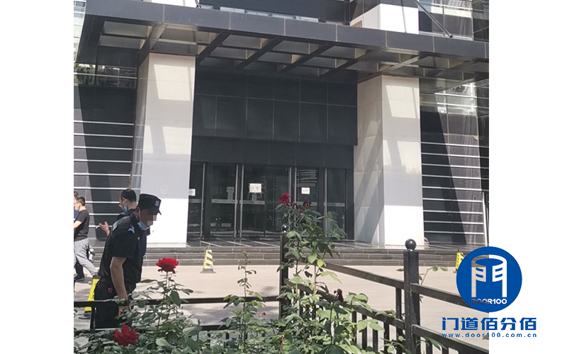 大廈各大門四樘凱必盛旋轉(zhuǎn)門保養(yǎng)檢測維護實錄