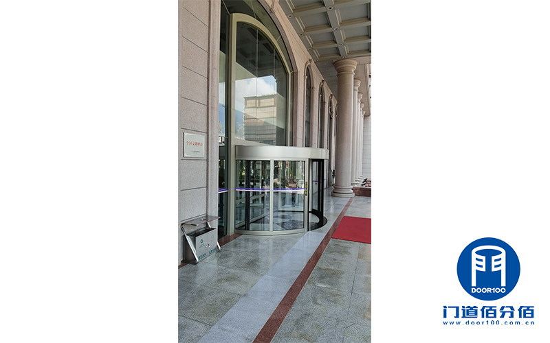 門道保養(yǎng)工作助力濟南酒店旋轉(zhuǎn)門重生