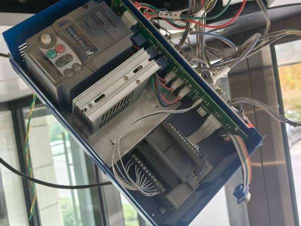 旋轉(zhuǎn)門(mén)控制器故障維修