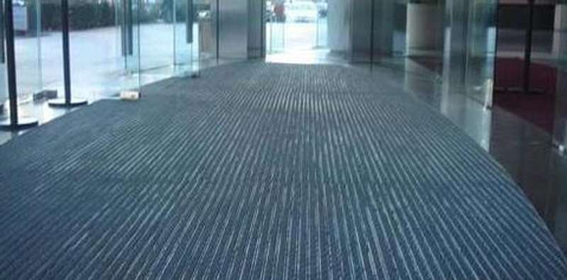 旋轉(zhuǎn)門鋁合金地墊鋪設、清潔和保養(yǎng)方法