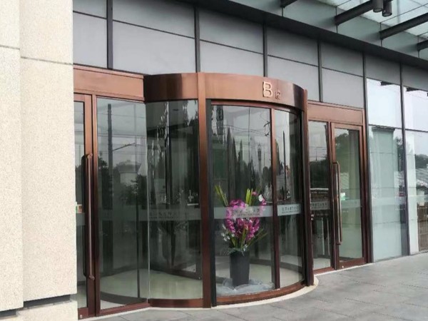 北京兩翼旋轉(zhuǎn)門保養(yǎng)天橋藝術(shù)大廈兩翼旋轉(zhuǎn)門保養(yǎng)服務(wù)案例