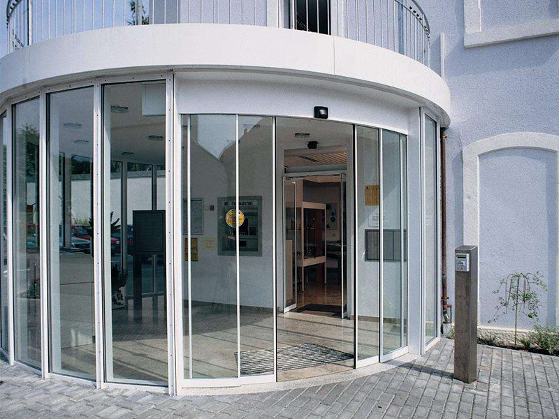 自動(dòng)弧形門(mén)