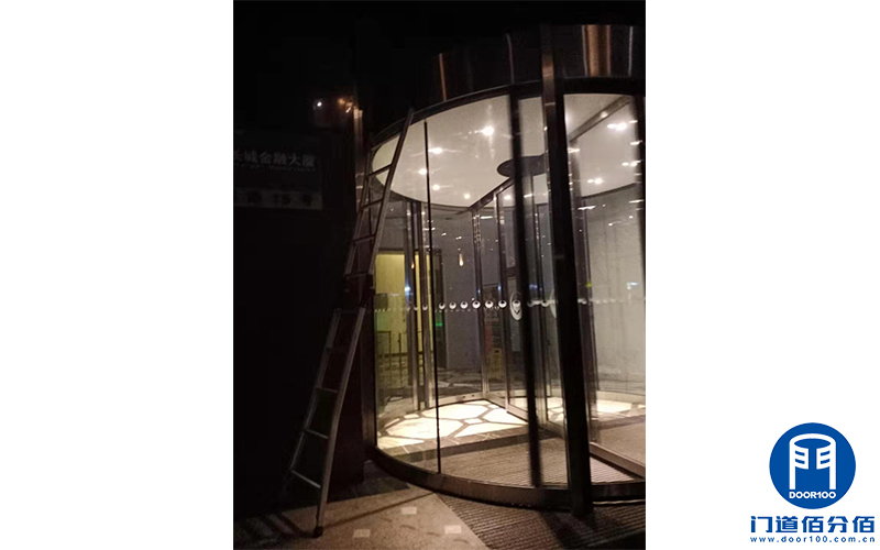 上海黃浦區(qū)某酒店兩翼自動旋轉(zhuǎn)門維護保養(yǎng)服務(wù)
